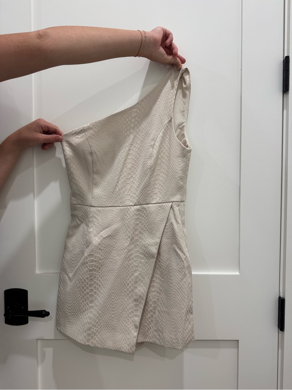 DO+BE One-Shoulder Cream Textured Romper